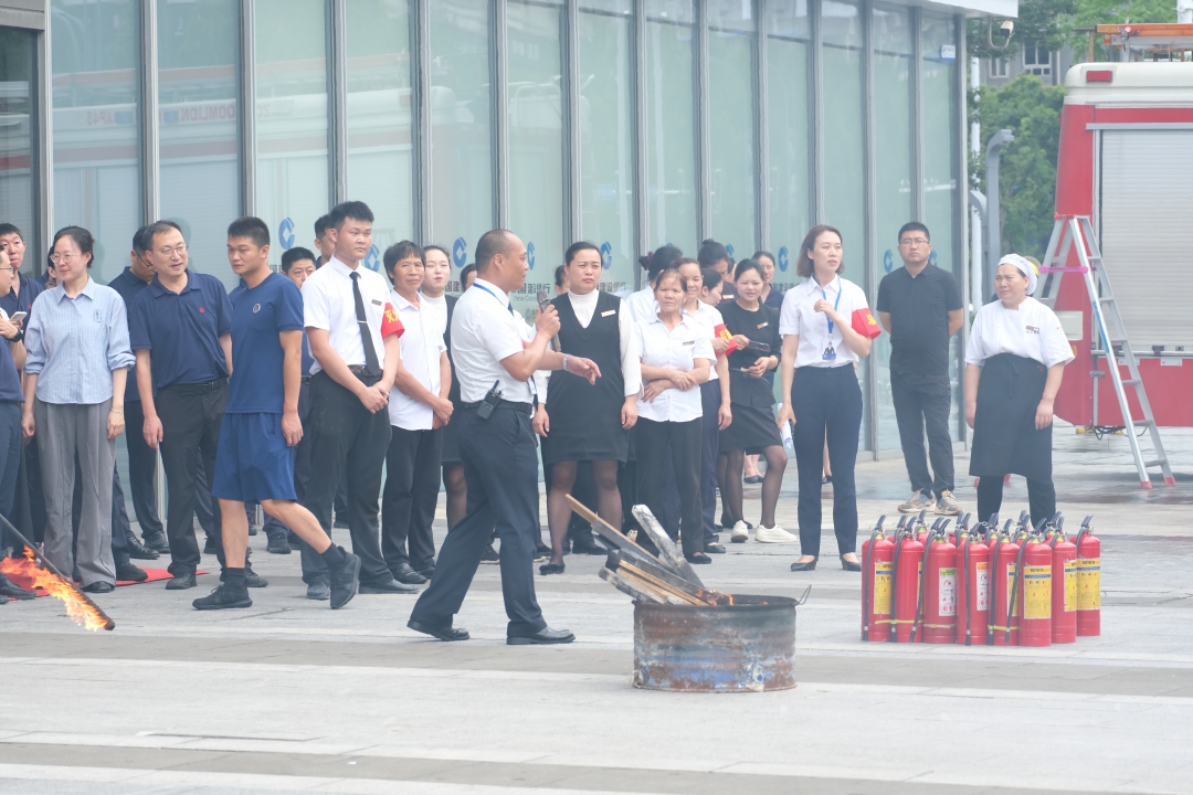 以練促防，長(zhǎng)房集團(tuán)組織開(kāi)展消防應(yīng)急演練